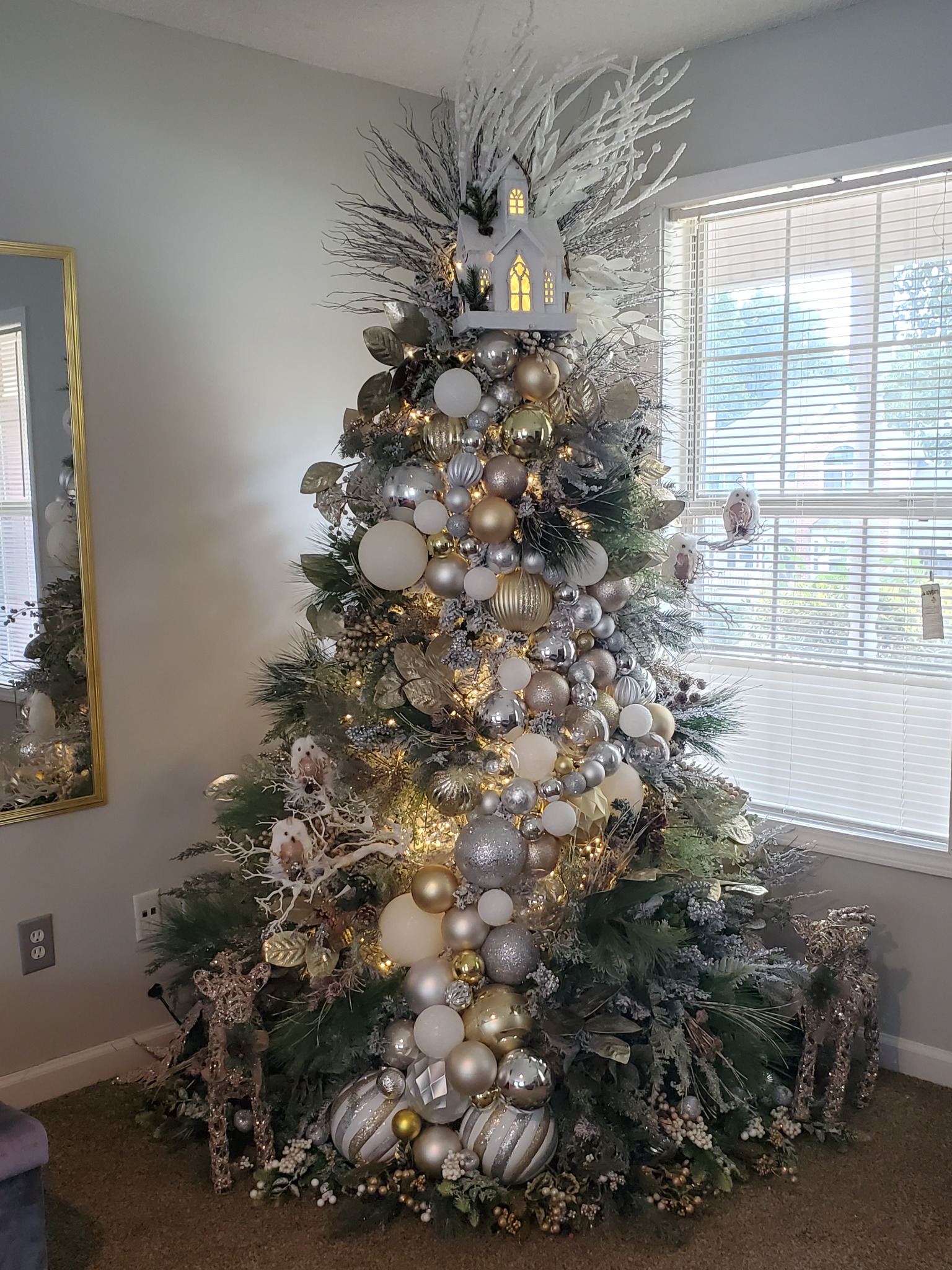 White & Gold Elegance