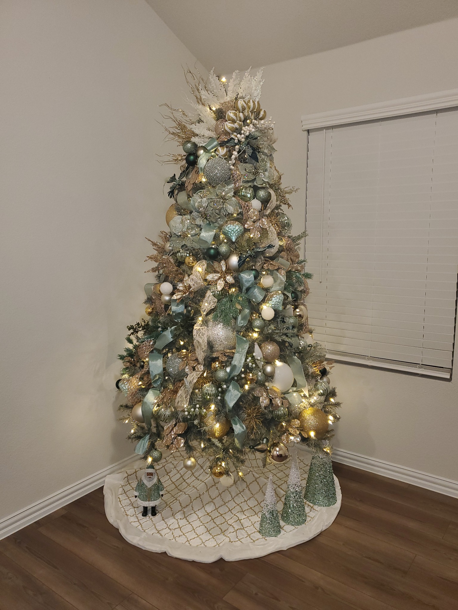 Elegant Sage & Gold Tree